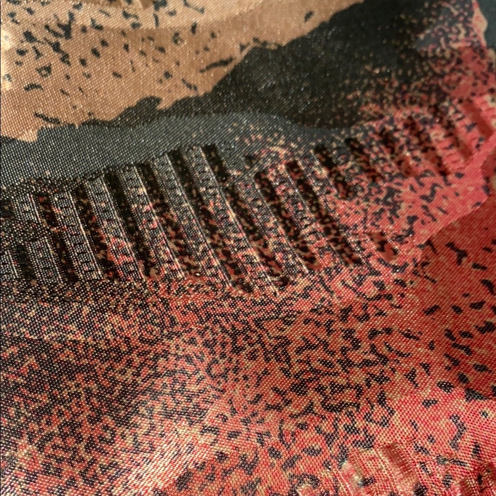 Abstract Patterned Women's Accessory - Picture 5 of 6